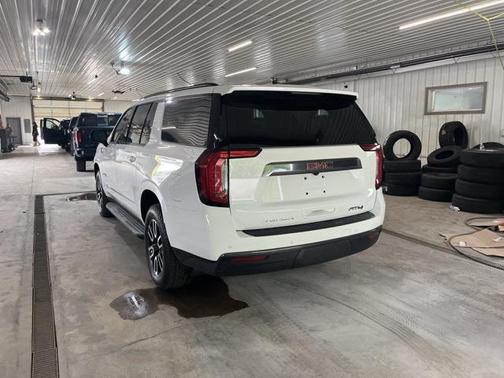 2023 GMC Yukon XL 4WD AT4