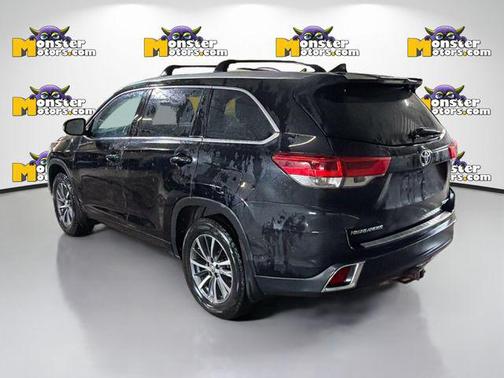 Midnight Black Metallic 2018 Toyota Highlander