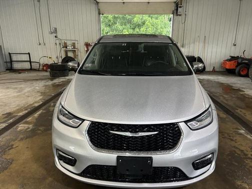 2023 Chrysler Pacifica Hybrid Limited