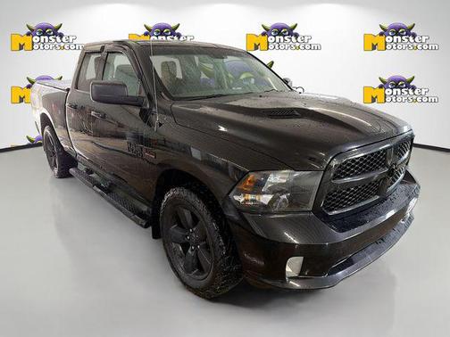 Brilliant Black Crystal Pearlcoat 2017 RAM 1500 Express