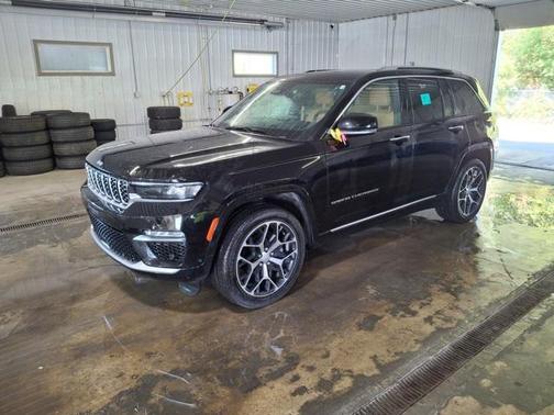 2022 Jeep Grand Cherokee Summit