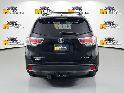 Midnight Black Metallic 2016 Toyota Highlander XLE