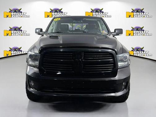 Brilliant Black Crystal Pearlcoat 2016 RAM 1500 Sport
