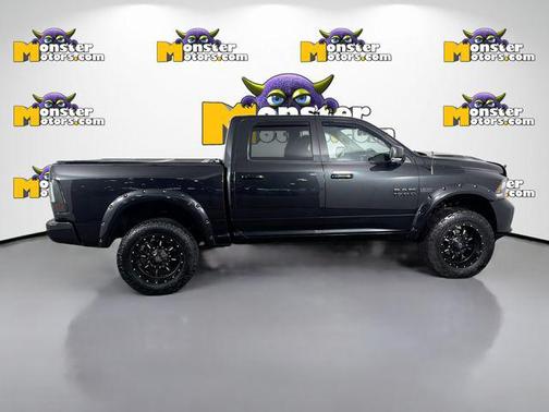 Brilliant Black Crystal Pearlcoat 2016 RAM 1500 Sport