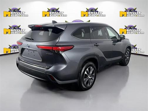 2022 Toyota Highlander Hybrid XLE