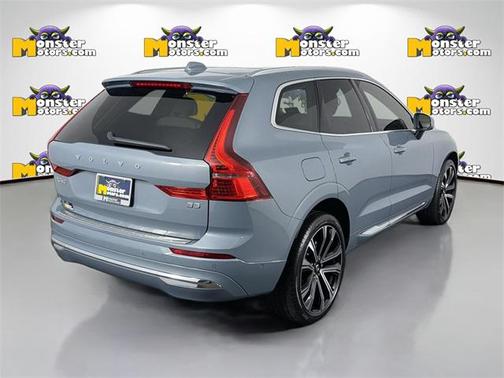 2023 Volvo XC60 B5 Ultimate Bright Theme