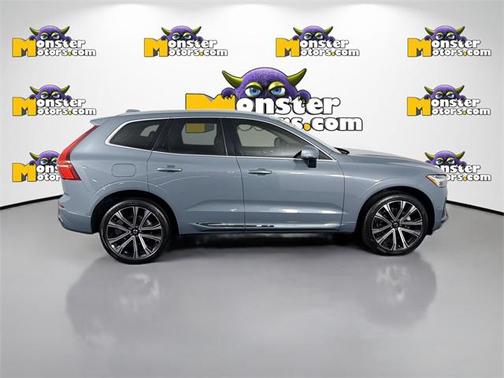 2023 Volvo XC60 B5 Ultimate Bright Theme