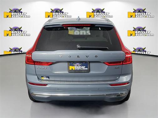 2023 Volvo XC60 B5 Ultimate Bright Theme