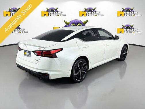 White 2023 Nissan Altima SR Intelligent AWD