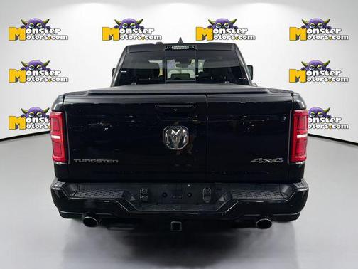 Diamond Black Crystal Pearlcoat 2025 RAM 1500 ST