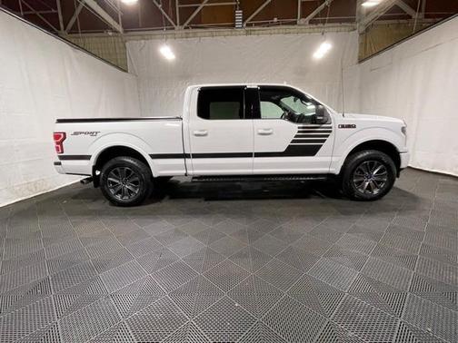 Photo 4 of 44 of 2018 Ford F-150 XLT
