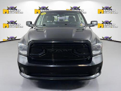 Brilliant Black Crystal Pearlcoat 2018 RAM 1500 Sport