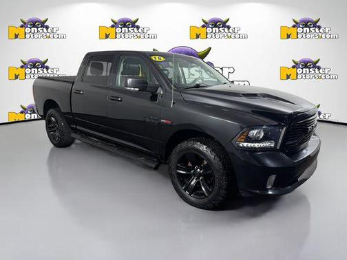 Brilliant Black Crystal Pearlcoat 2018 RAM 1500 Sport