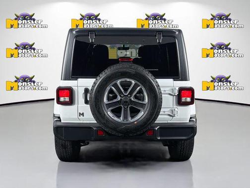 Bright White Clearcoat 2021 Jeep Wrangler Unlimited Sahara