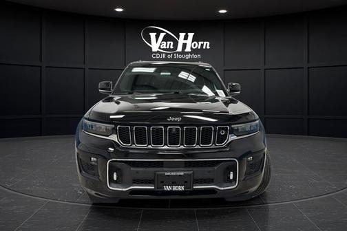 Diamond Black Crystal Pearlcoat 2021 Jeep Grand Cherokee L Overland