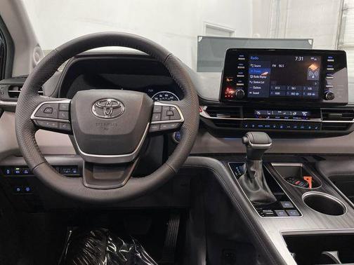 2024 Toyota Sienna Limited 7-Passenger