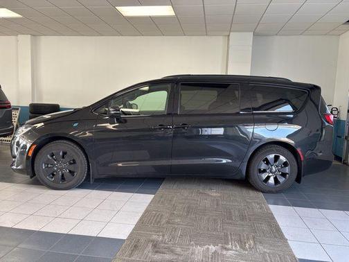 2020 Chrysler Pacifica Hybrid Limited