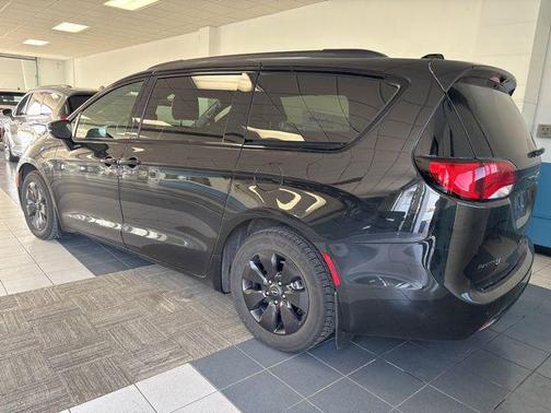 2020 Chrysler Pacifica Hybrid Limited