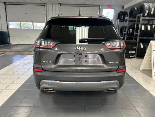 Granite Crystal Metallic Clearcoat 2019 Jeep Cherokee Limited