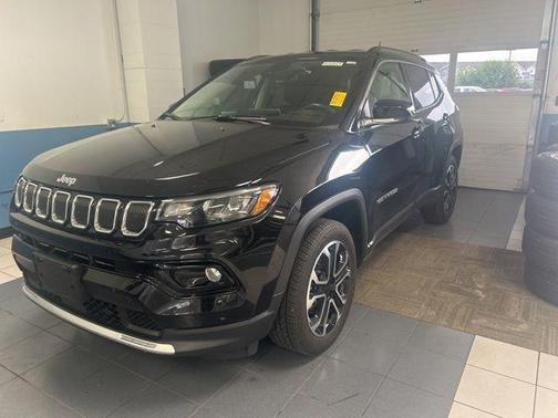 Diamond Black Crystal Pearlcoat 2022 Jeep Compass Limited