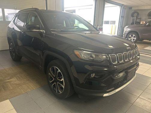 Diamond Black Crystal Pearlcoat 2022 Jeep Compass Limited