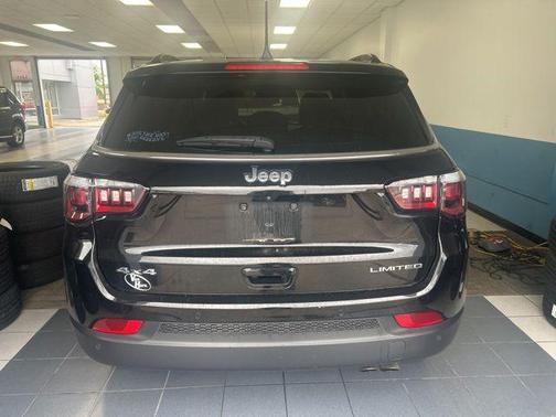 Diamond Black Crystal Pearlcoat 2022 Jeep Compass Limited