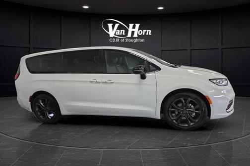 2026 Chrysler Pacifica L