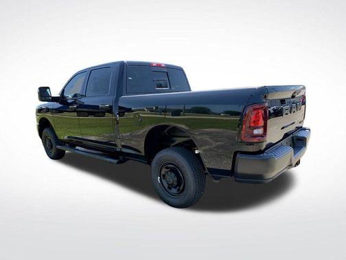 2025 RAM 2500 Tradesman Crew Cab 4x4 6'4' Box