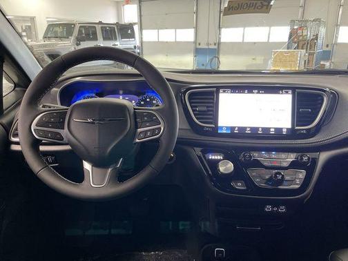 2025 Chrysler Pacifica L