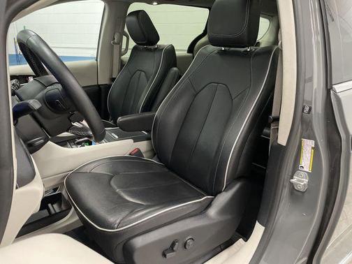 2022 Chrysler Pacifica Hybrid Limited