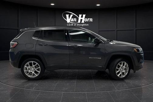 2024 Jeep Compass Latitude Lux