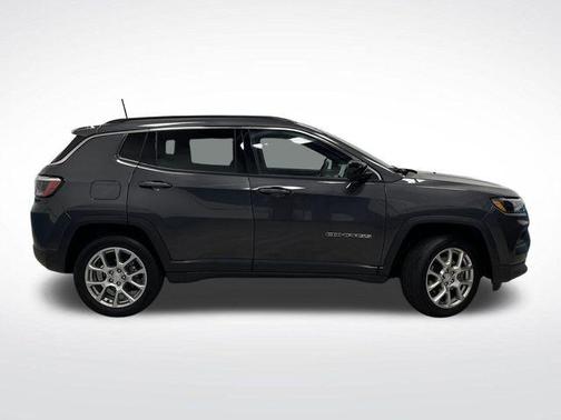 2024 Jeep Compass Latitude Lux