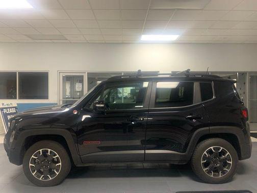 2023 Jeep Renegade Trailhawk