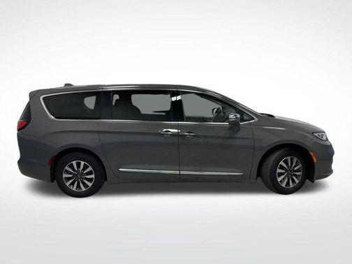 2022 Chrysler Pacifica Hybrid Limited