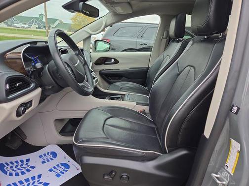 2022 Chrysler Pacifica Hybrid Limited