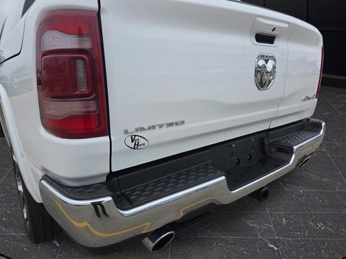 Bright White Clearcoat 2023 RAM 1500 Limited
