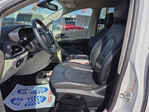 2022 Chrysler Pacifica Hybrid Touring L