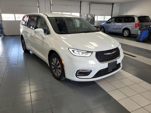 2022 Chrysler Pacifica Hybrid Touring L