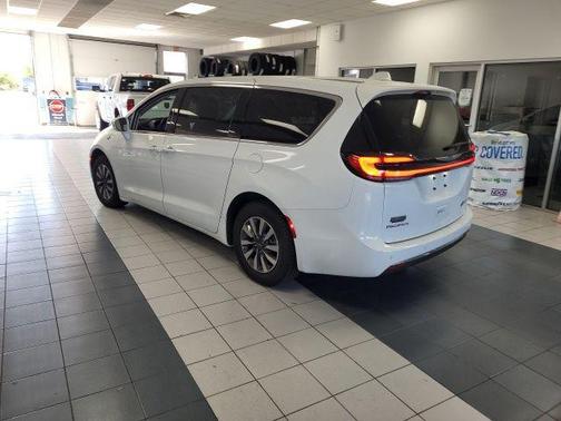 2022 Chrysler Pacifica Hybrid Touring L