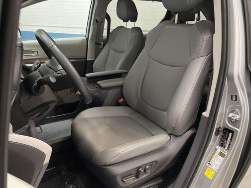 2024 Toyota Sienna XLE 8 Passenger