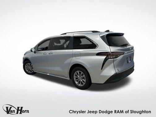 2024 Toyota Sienna XLE 8 Passenger
