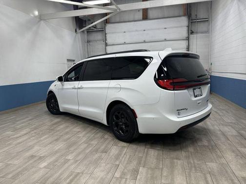 2021 Chrysler Pacifica Hybrid Limited