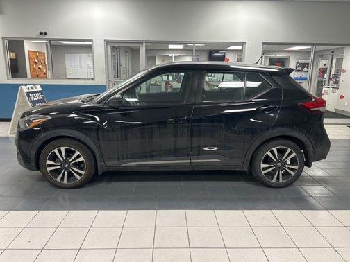 2019 Nissan Kicks SR