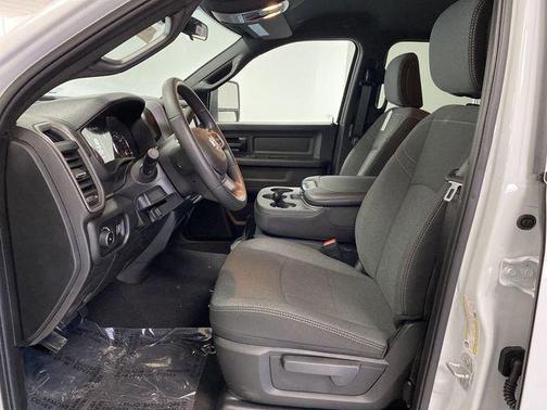 2024 RAM 2500 Tradesman Crew Cab 4x4 6'4' Box