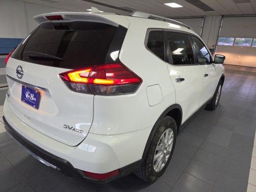 Glacier White 2017 Nissan Rogue SV