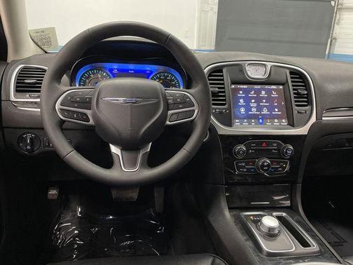 2022 Chrysler 300 Touring