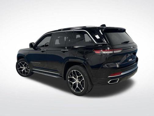 2022 Jeep Grand Cherokee Summit