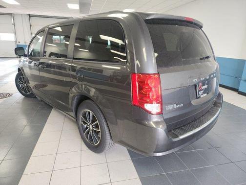Granite Crystal Metallic Clearcoat 2019 Dodge Grand Caravan GT