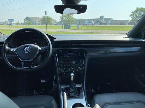 2021 Volkswagen Passat 2.0T R-Line