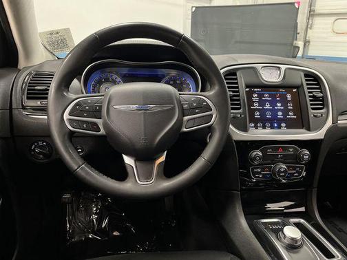 2023 Chrysler 300 Touring